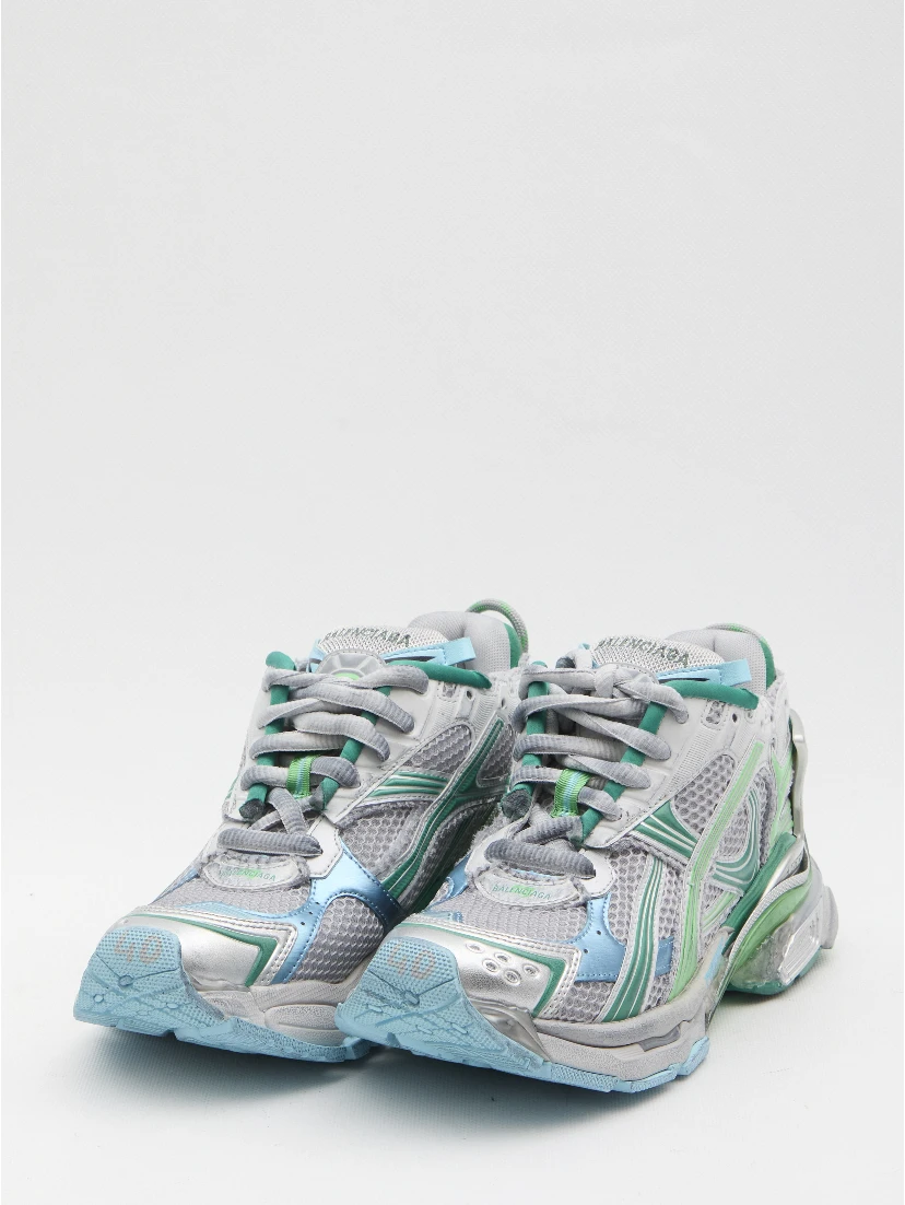 Runner sneakers