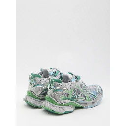 Runner sneakers