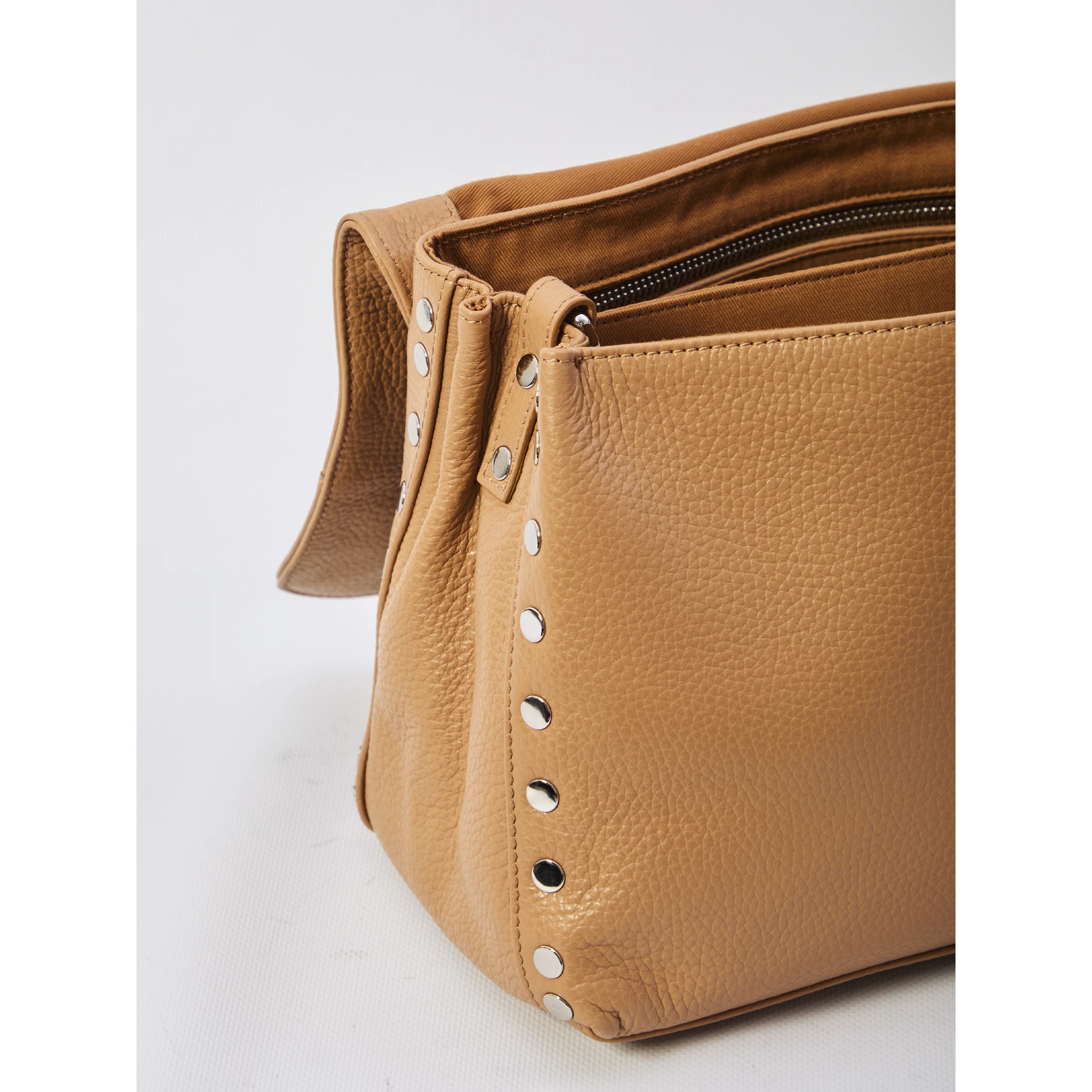 حقيبة بوستينا اليومية الصغيرة