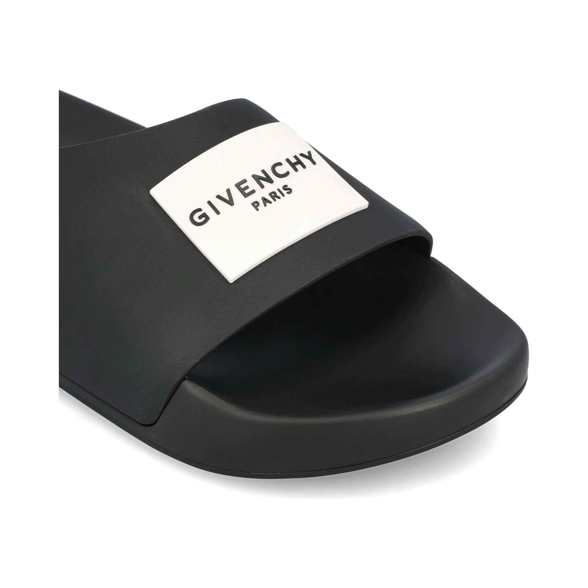 GIVENCHY