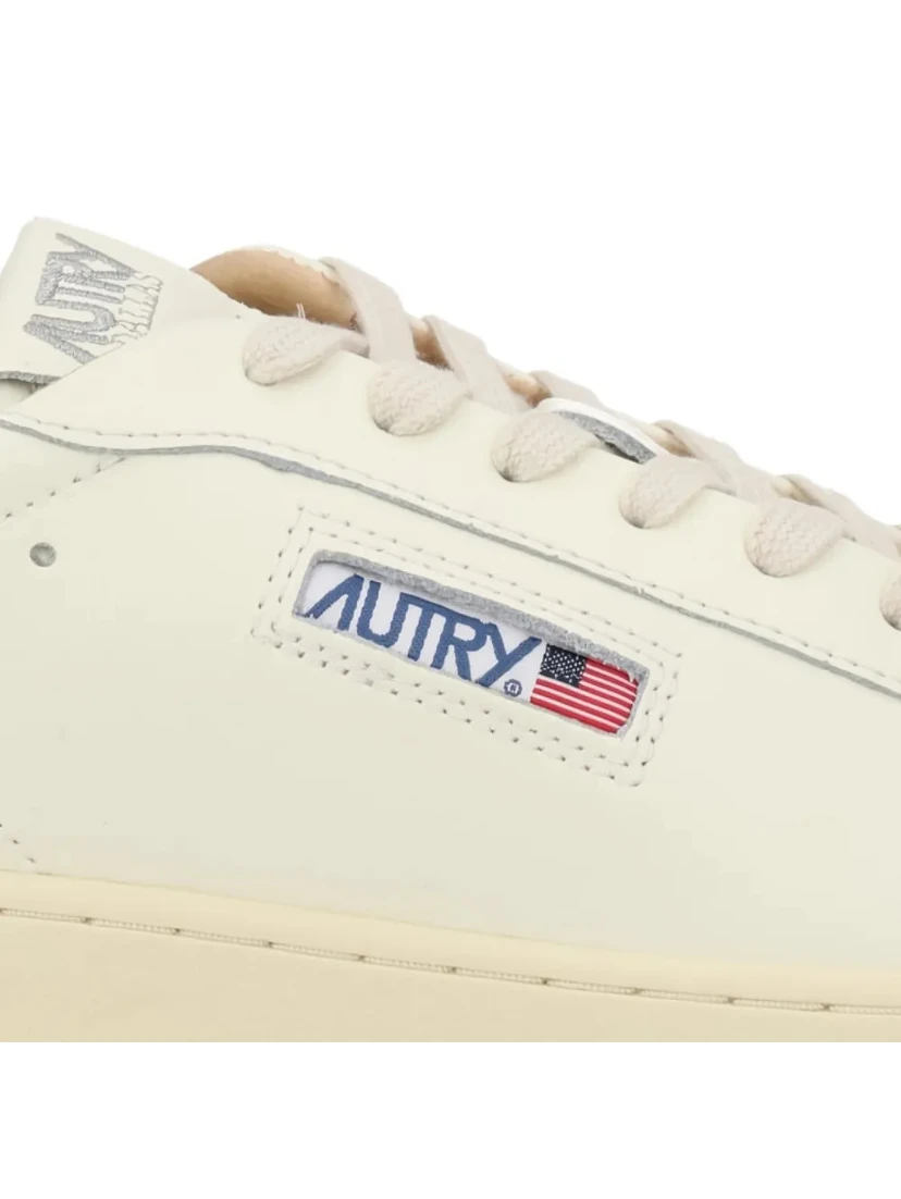 حذاء رياضي أبيض من AUTRY