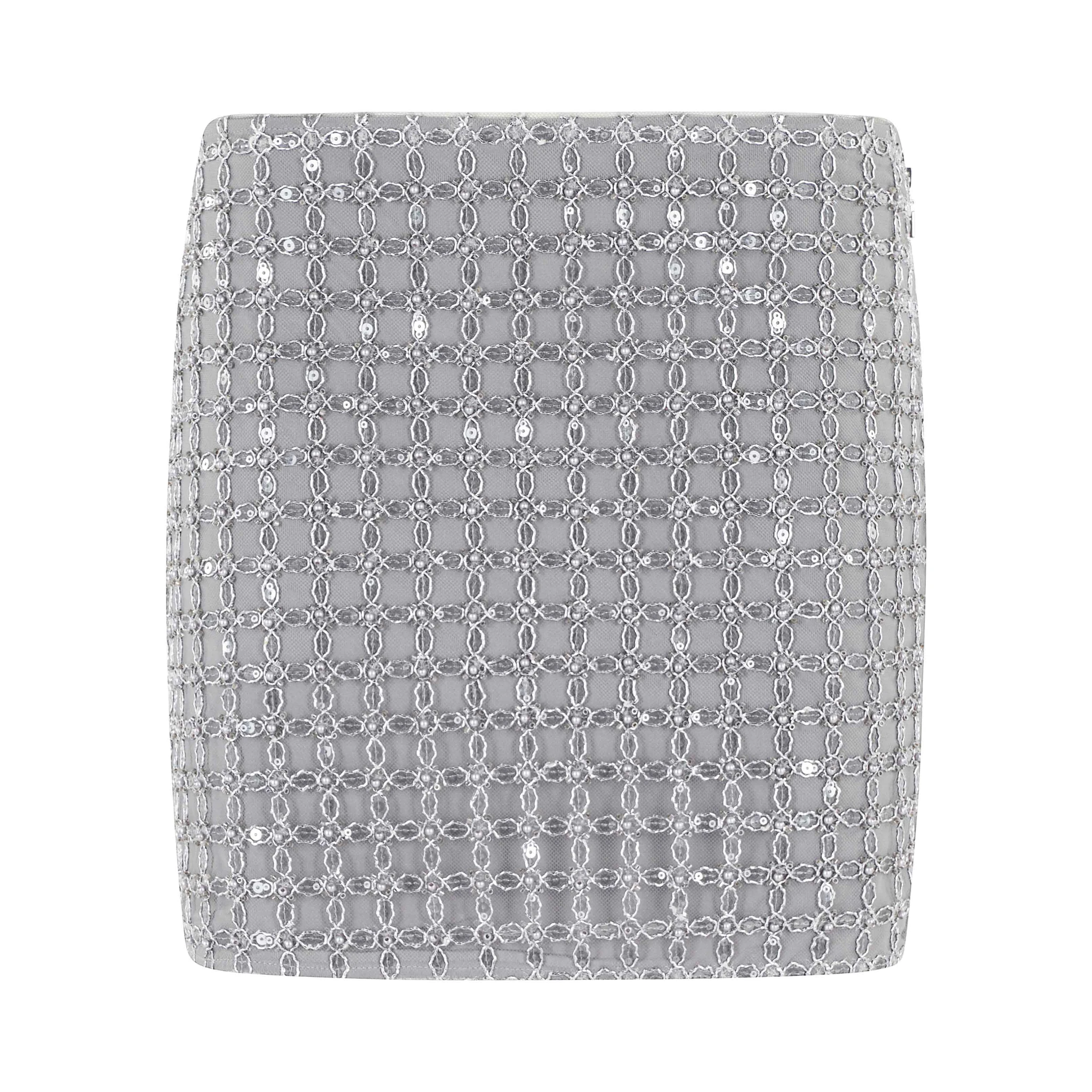 تنورة قصيرة مطرزة بالخرز