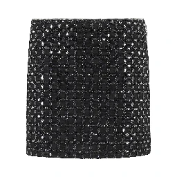 تنورة قصيرة مطرزة بالخرز