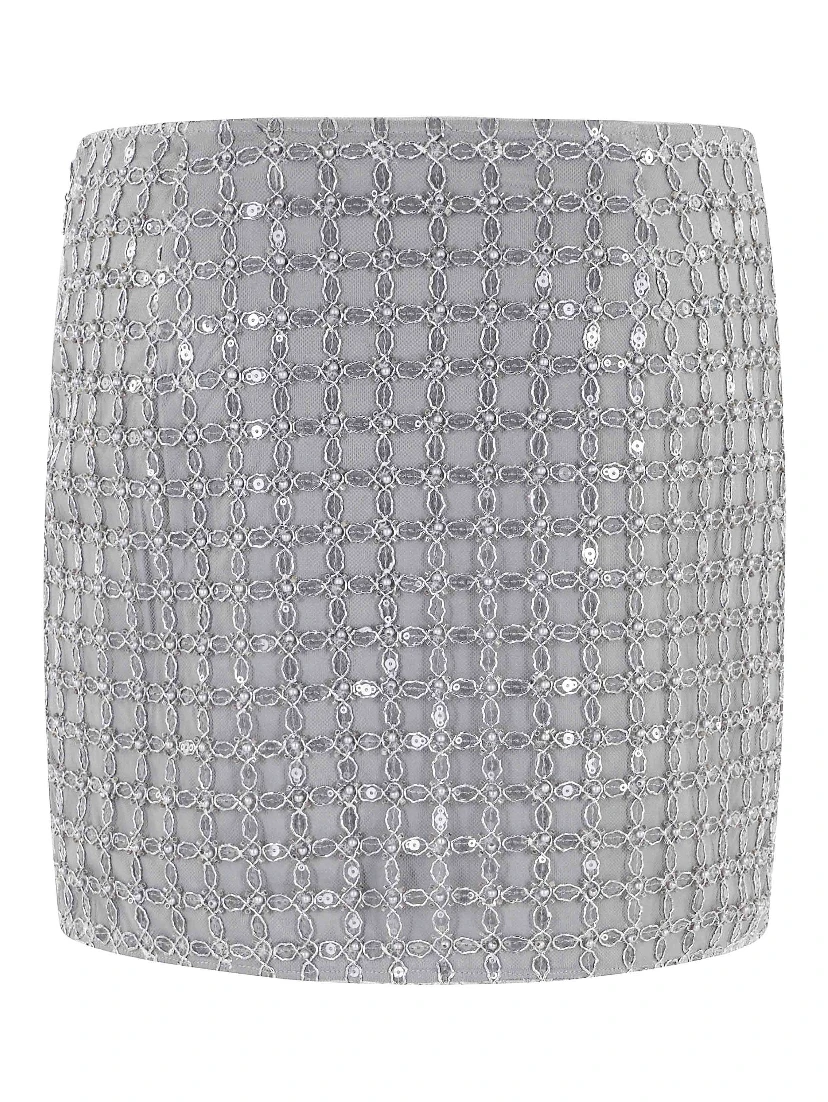 تنورة قصيرة مطرزة بالخرز