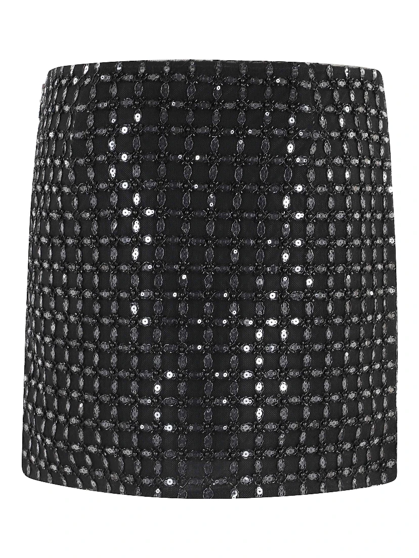 تنورة قصيرة مطرزة بالخرز