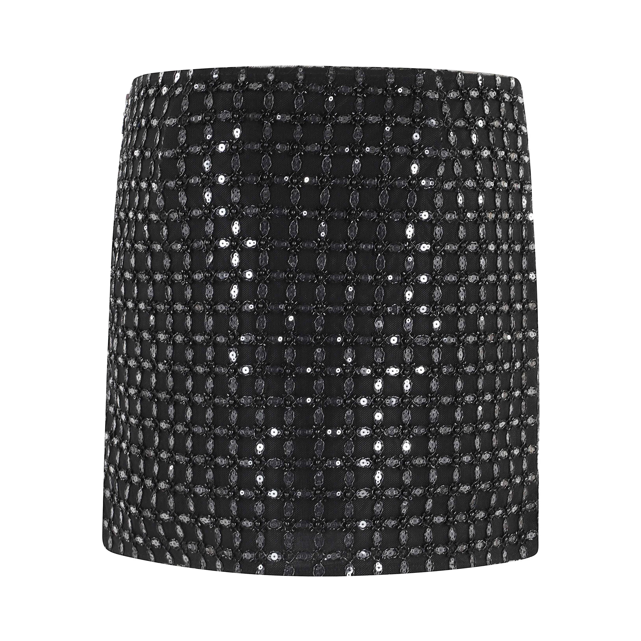 تنورة قصيرة مطرزة بالخرز