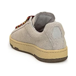 حذاء رياضي رمادي من الجلد منخفض الرقبة