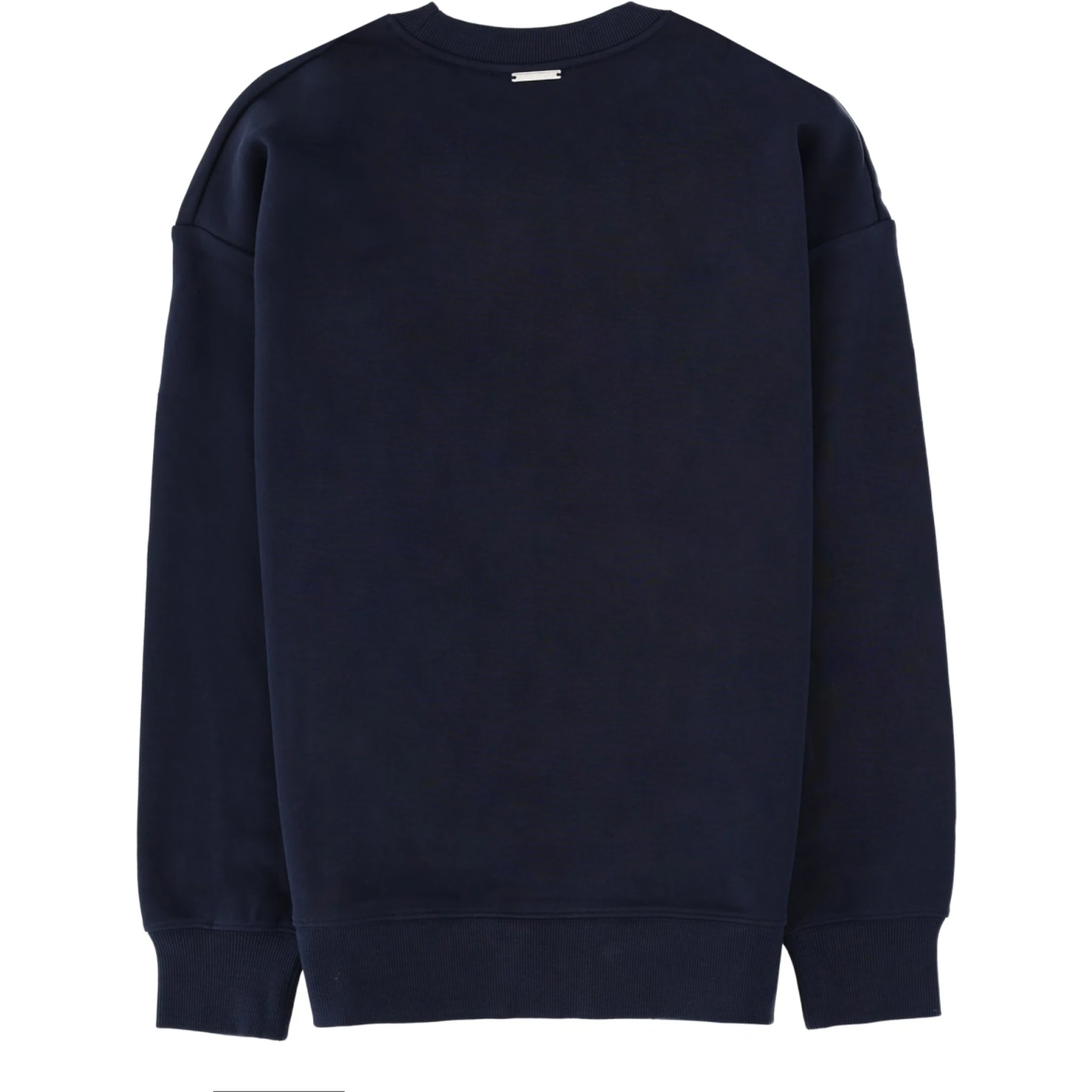 كنزة رياضية بشعار