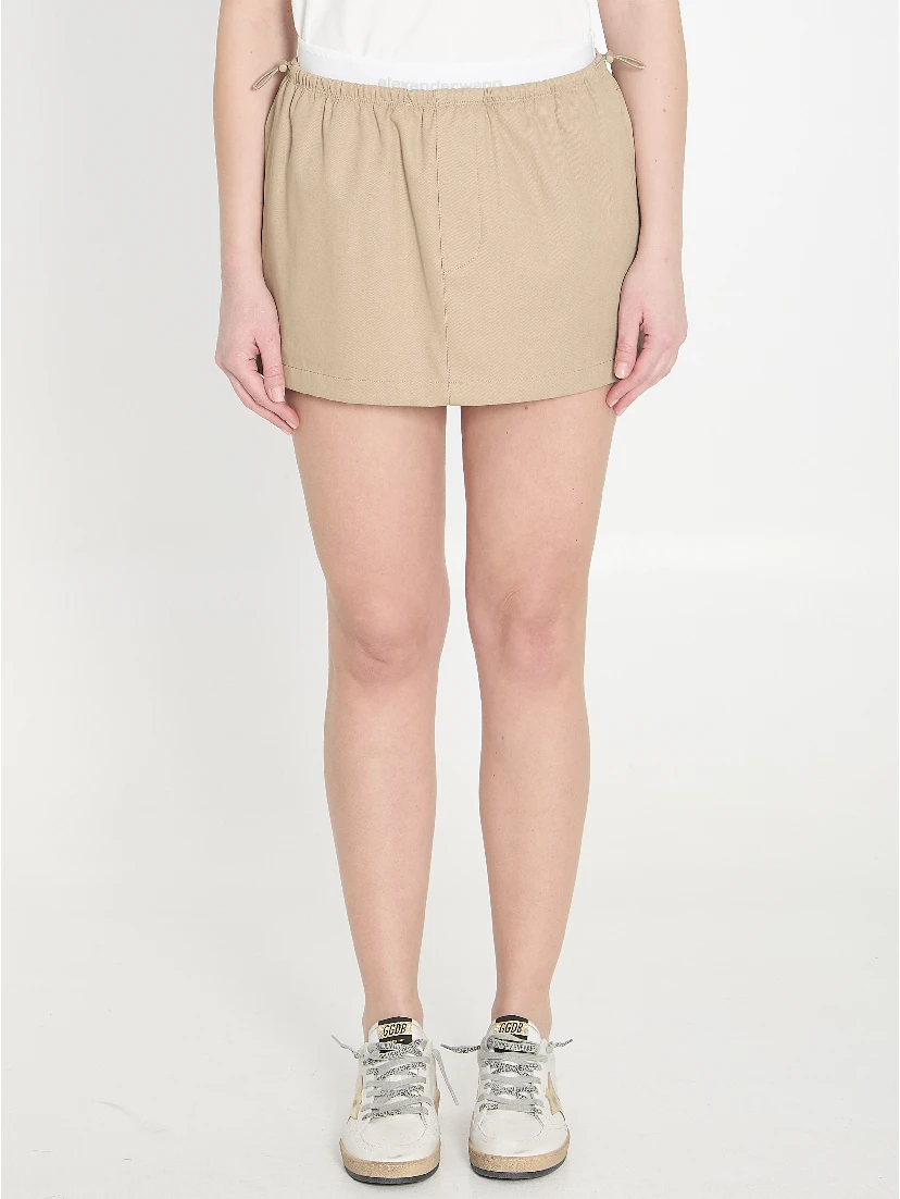 Mid-rise mini skirt