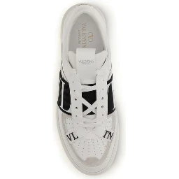 حذاء رياضي منخفض من جلد العجل الأبيض من بوس توروس