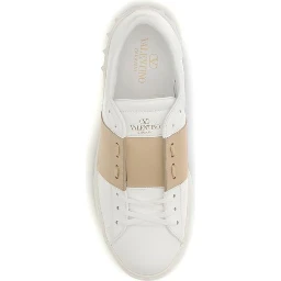 حذاء رياضي منخفض من جلد العجل الأبيض من بوس توروس