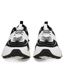 "TRUE ACT" SNEAKER