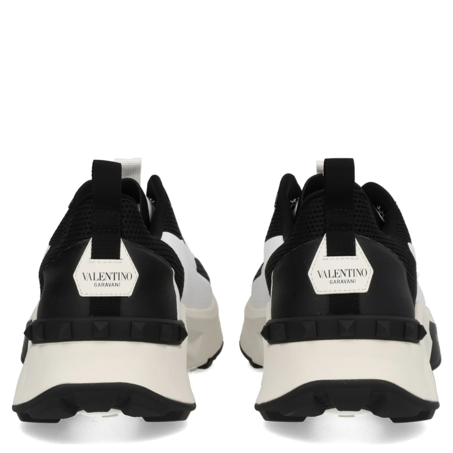 "TRUE ACT" SNEAKER