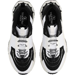 "TRUE ACT" SNEAKER