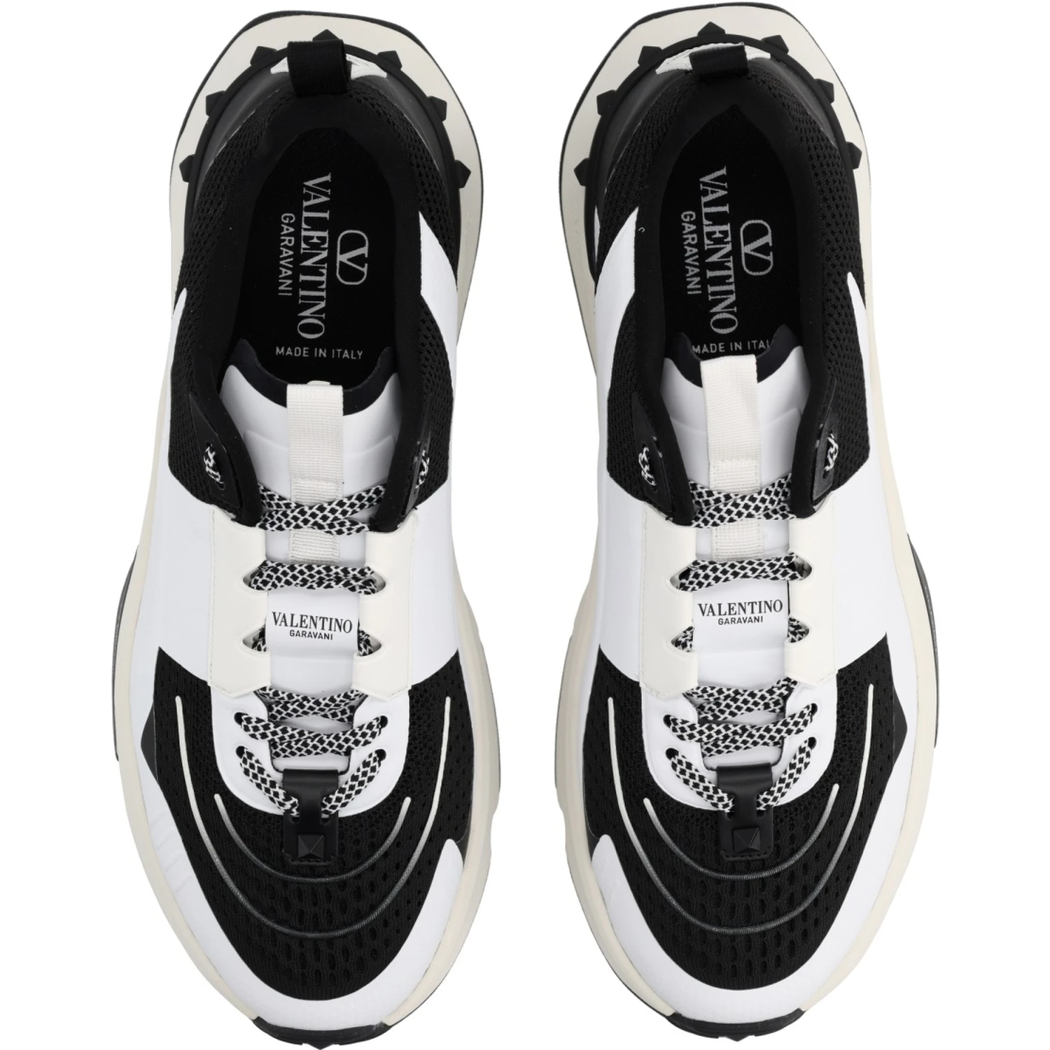 "TRUE ACT" SNEAKER