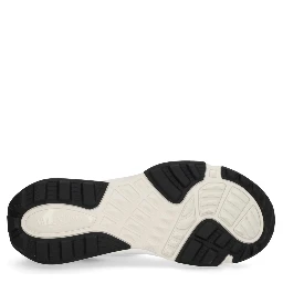 "TRUE ACT" SNEAKER