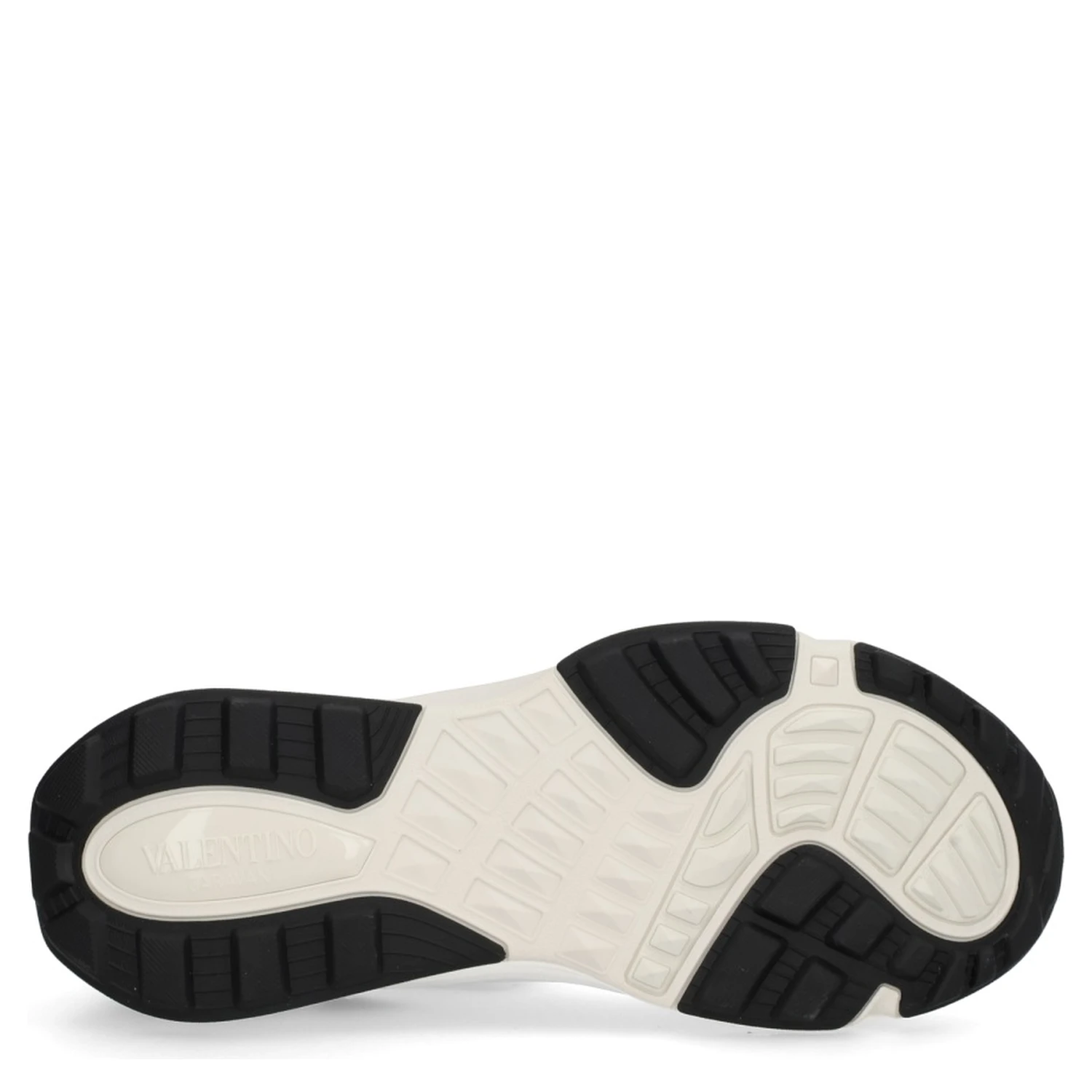 "TRUE ACT" SNEAKER