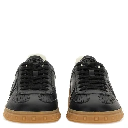 "UPVILLAGE" SNEAKER