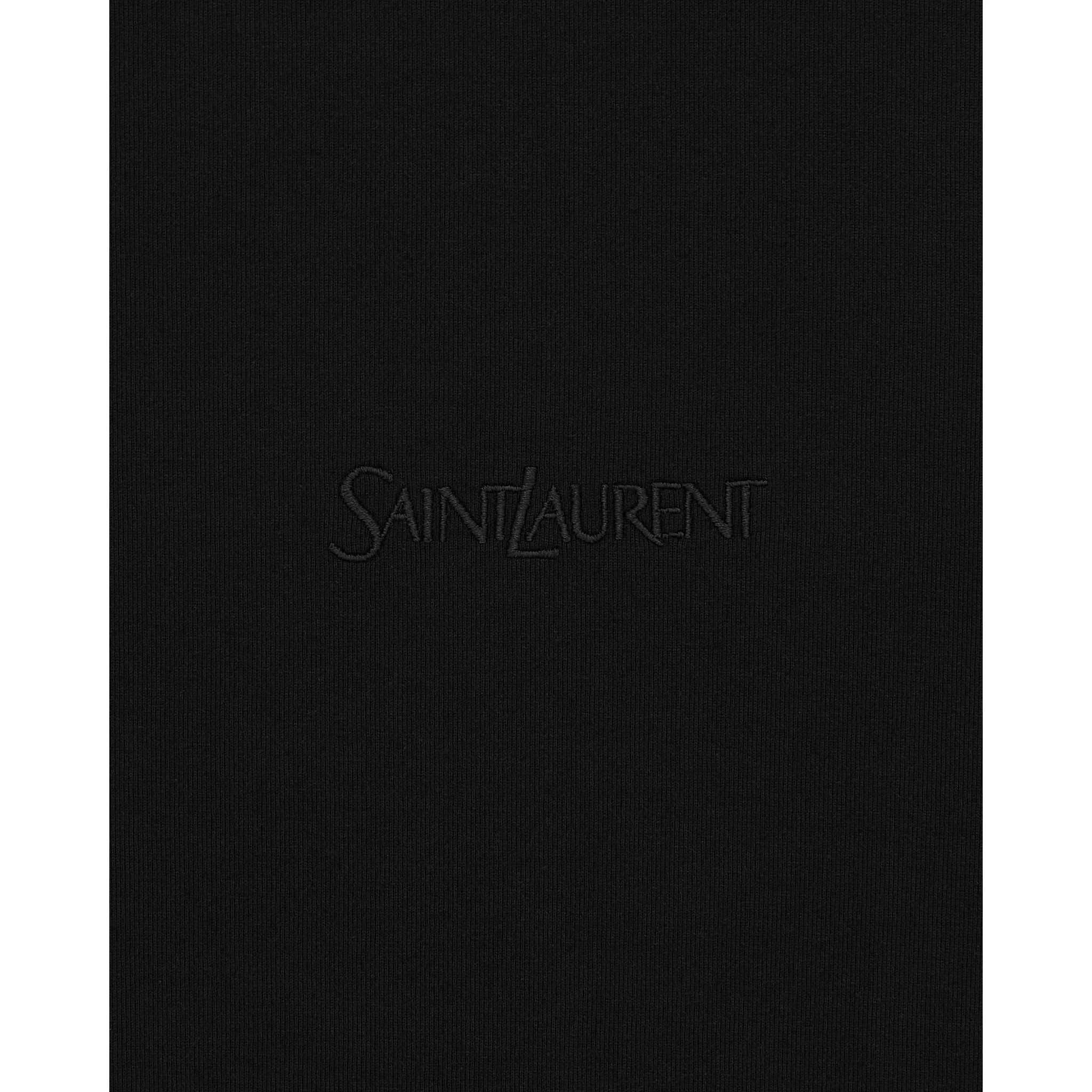 تيشيرت بلون موحد