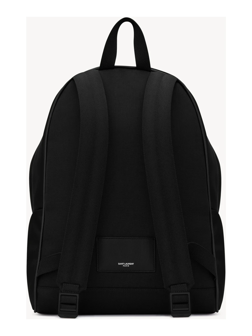 حقيبة ظهر للمدينة