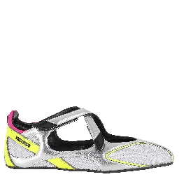 الطابق الأول: راقصة الباليه