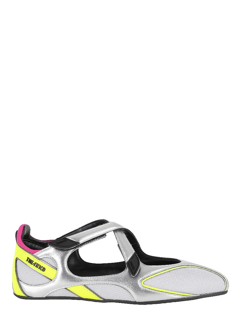 الطابق الأول: راقصة الباليه