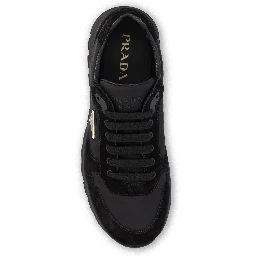 حذاء رياضي أسود من برادا