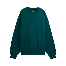 كنزة رياضية بشعار