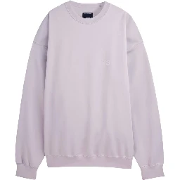 كنزة رياضية بشعار