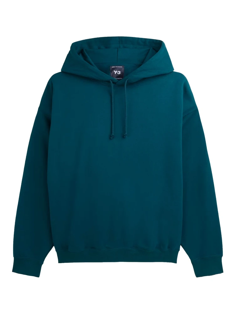 كنزة رياضية بشعار