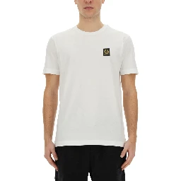 تيشيرت بشعار مرقع