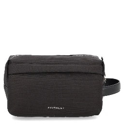 حقيبة يد صغيرة مزينة بشعار