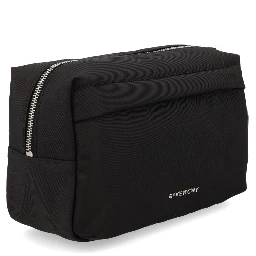 حقيبة يد صغيرة مزينة بشعار