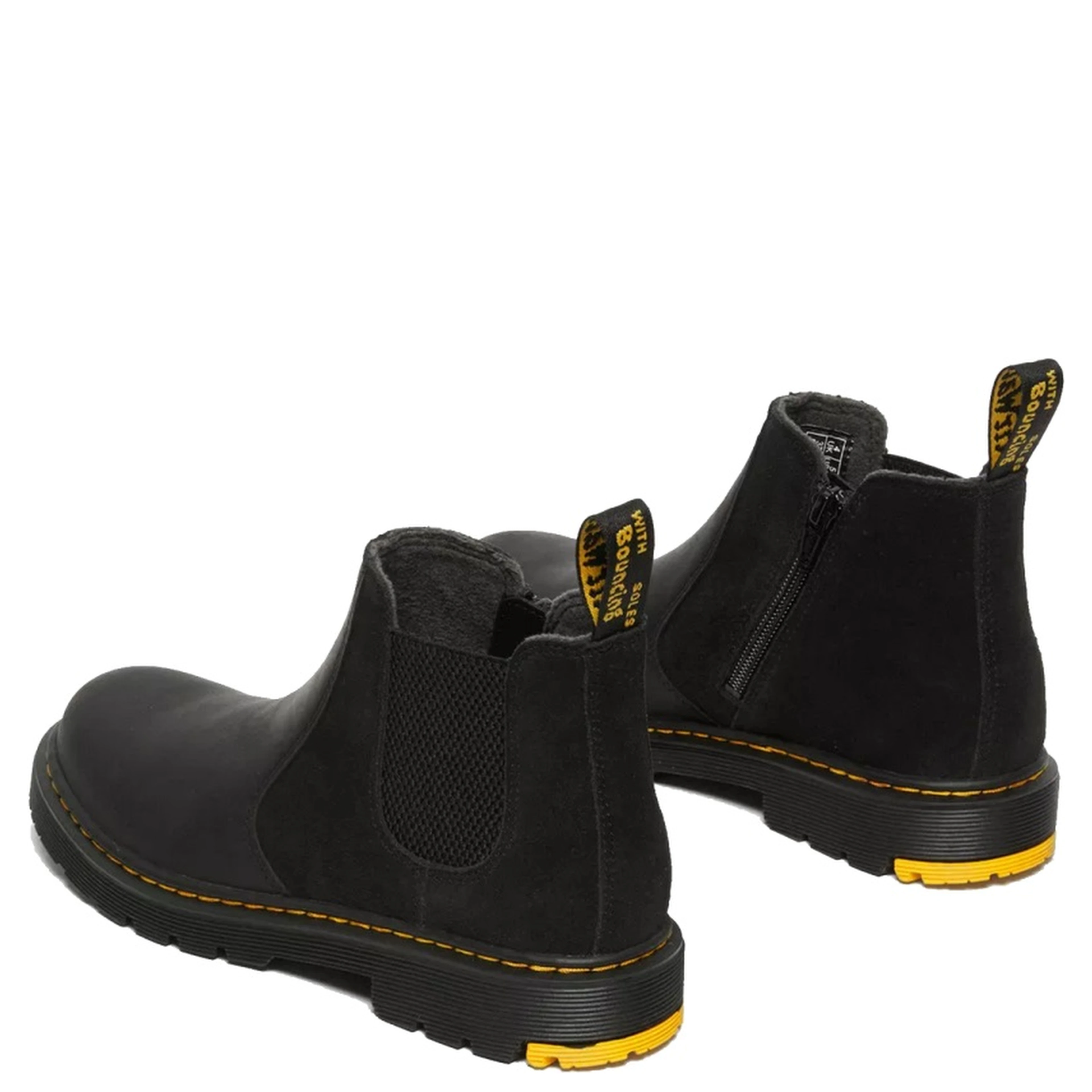 CHELSEA BOOTS.