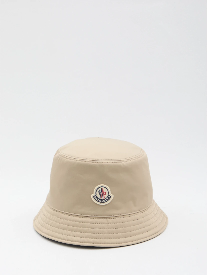 Reversible bucket hat