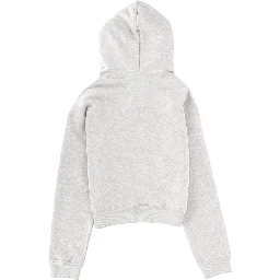 كنزة رياضية بشعار