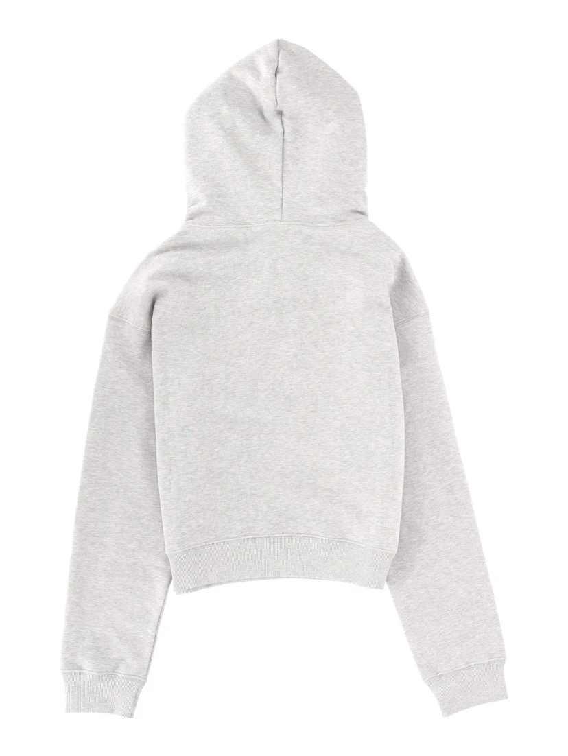 كنزة رياضية بشعار