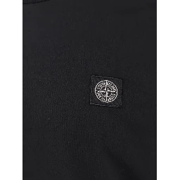 تيشيرتات وبولو سوداء من ستون آيلاند