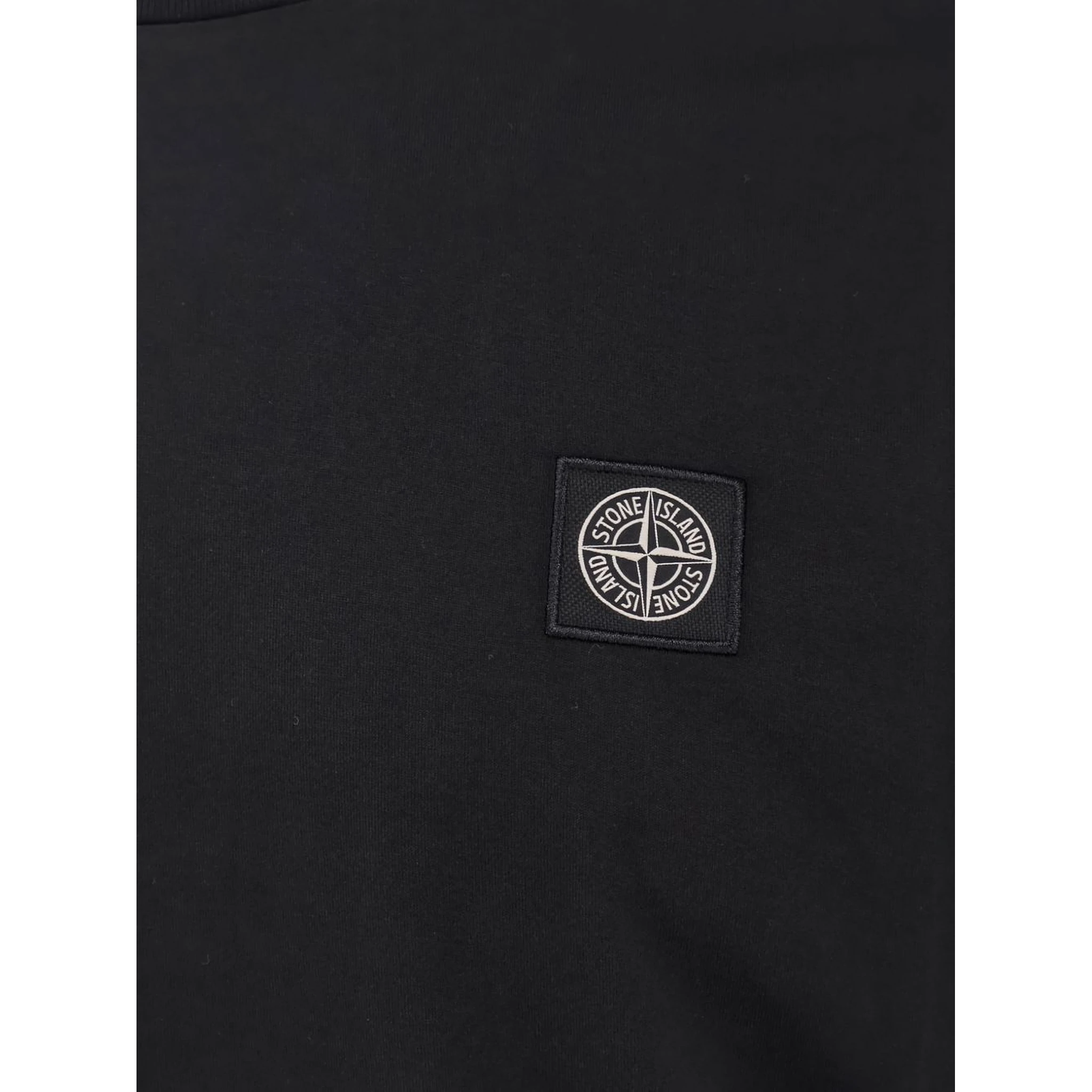 تيشيرتات وبولو سوداء من ستون آيلاند