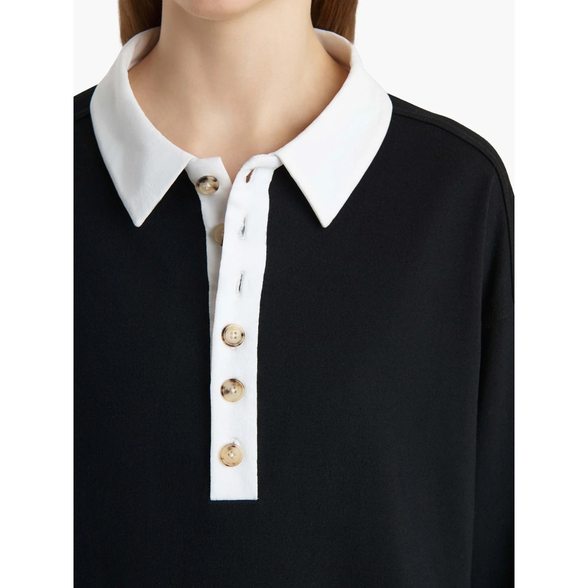 تيشيرتات وبولو سوداء من KHAITE