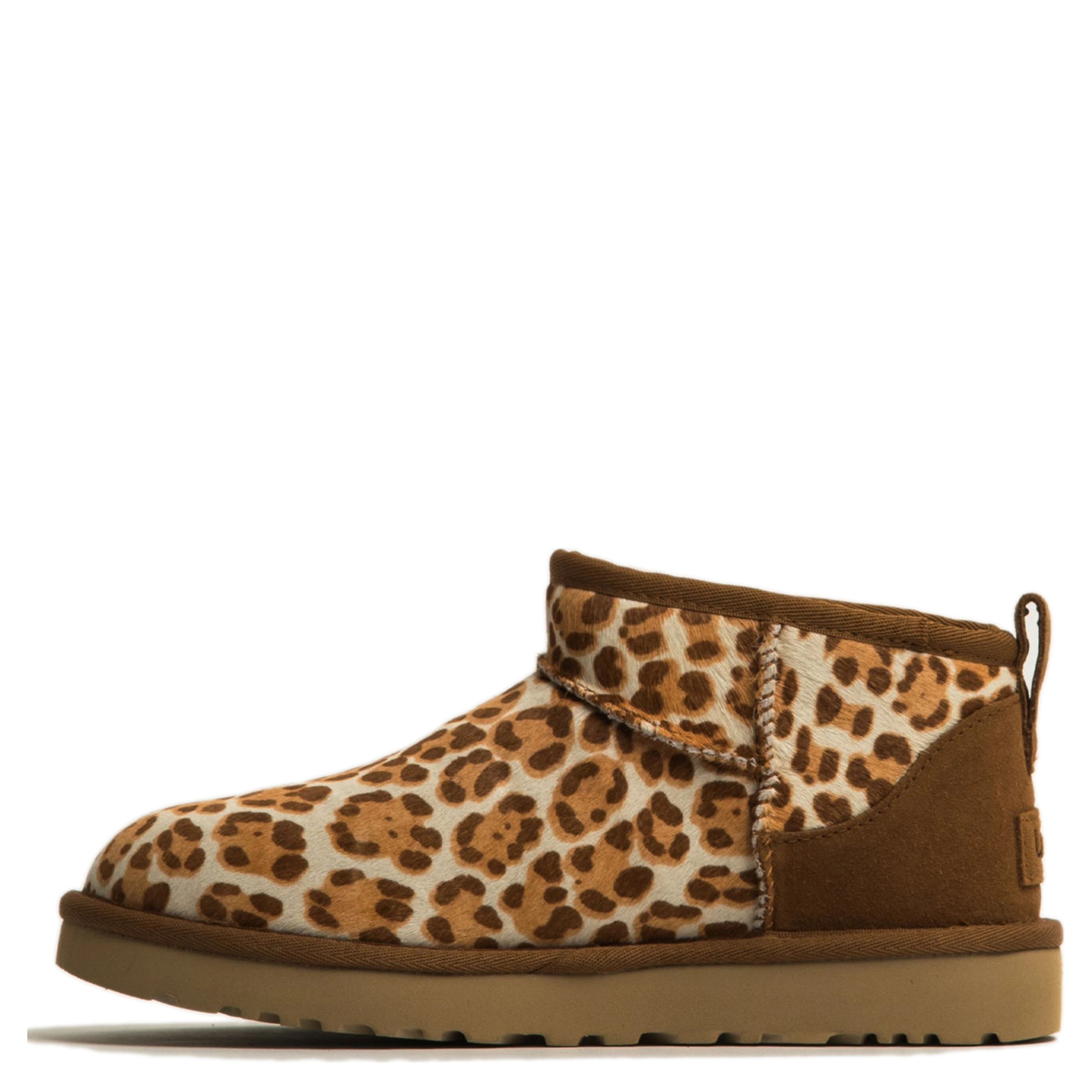 أحذية UGG بنية اللون