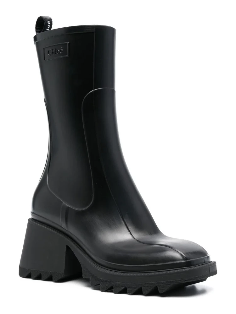 بوت أسود من كلوي alternative