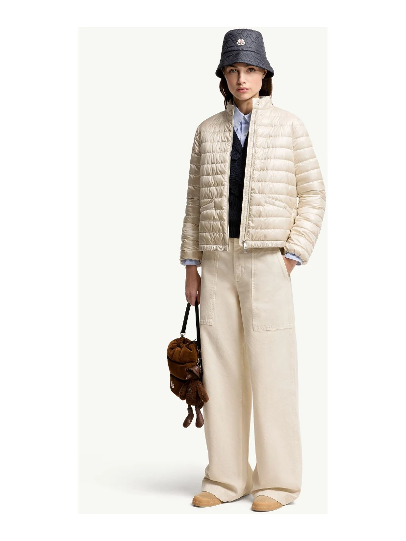 معاطف مونكلير بيضاء