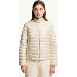 معاطف مونكلير بيضاء