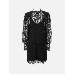 فستان من تصميم كلوي