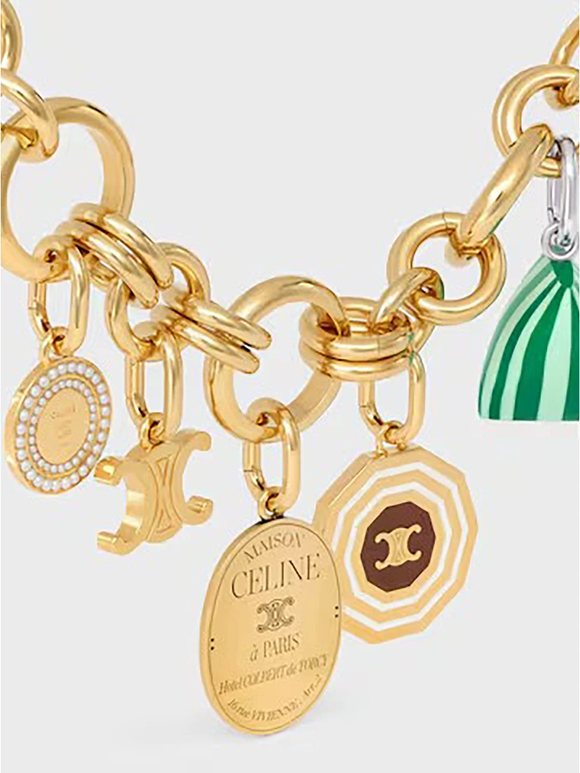 سيلين تتألق خلال