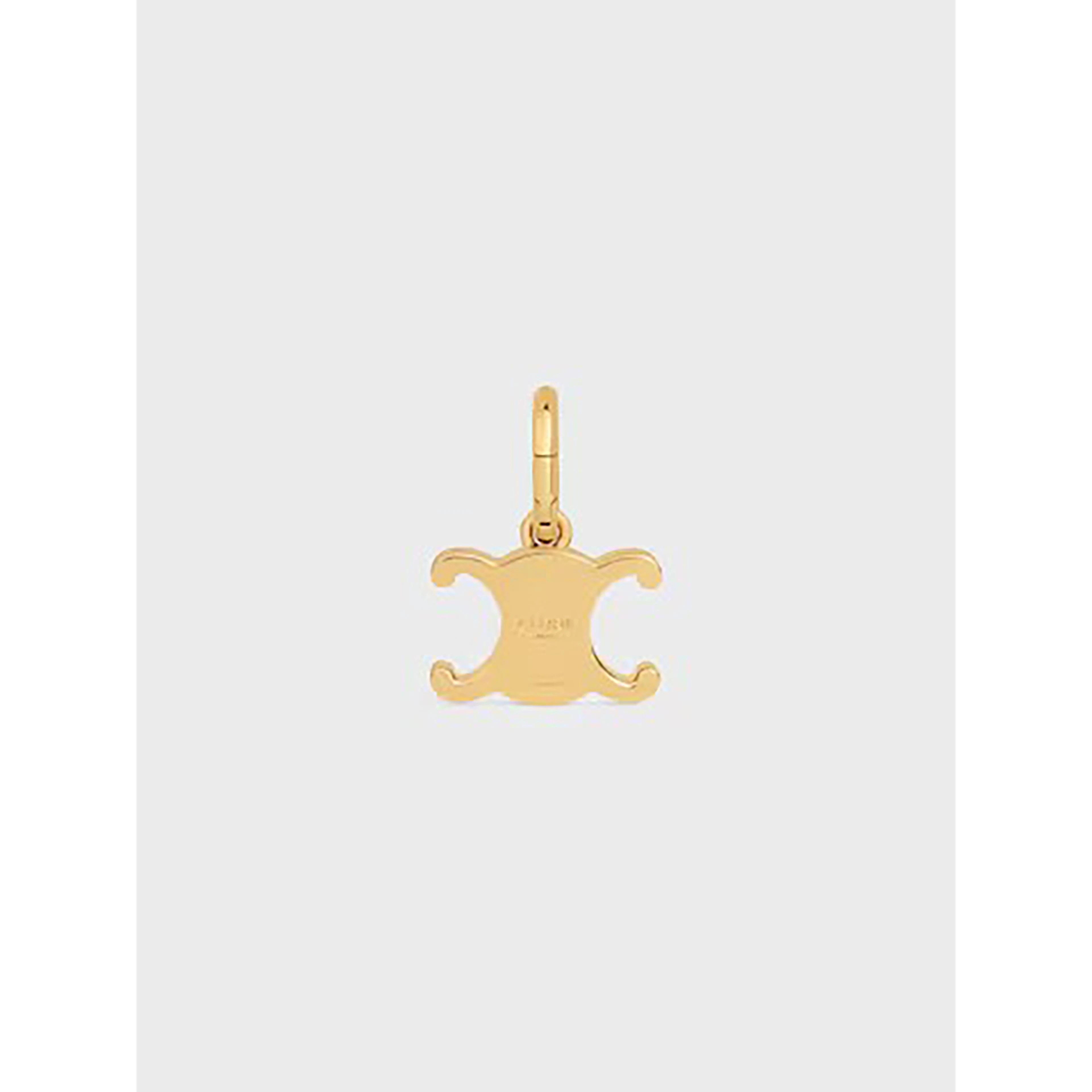 سيلين تتألق خلال