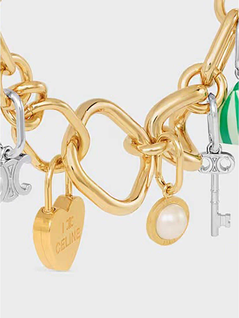 سيلين تتألق خلال