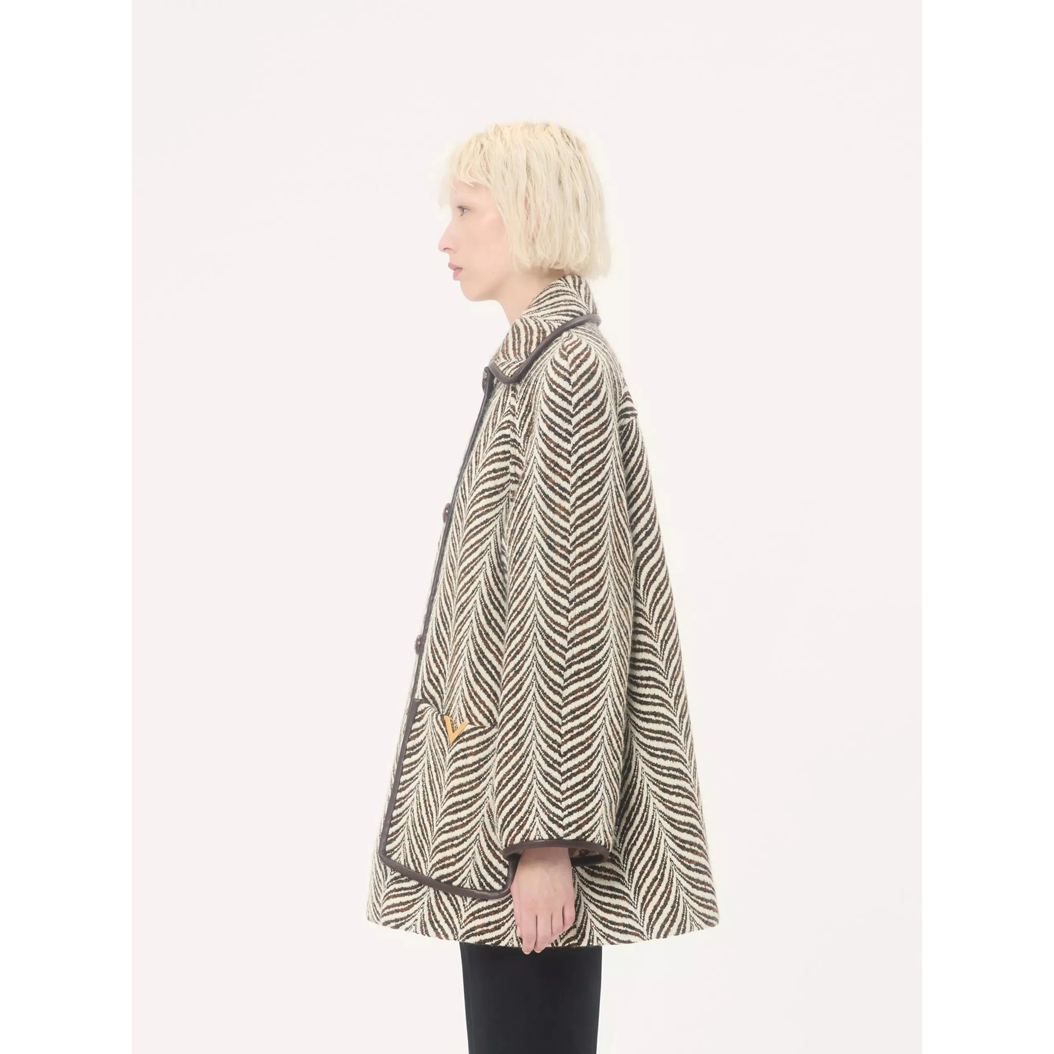 معطف فالنتينو