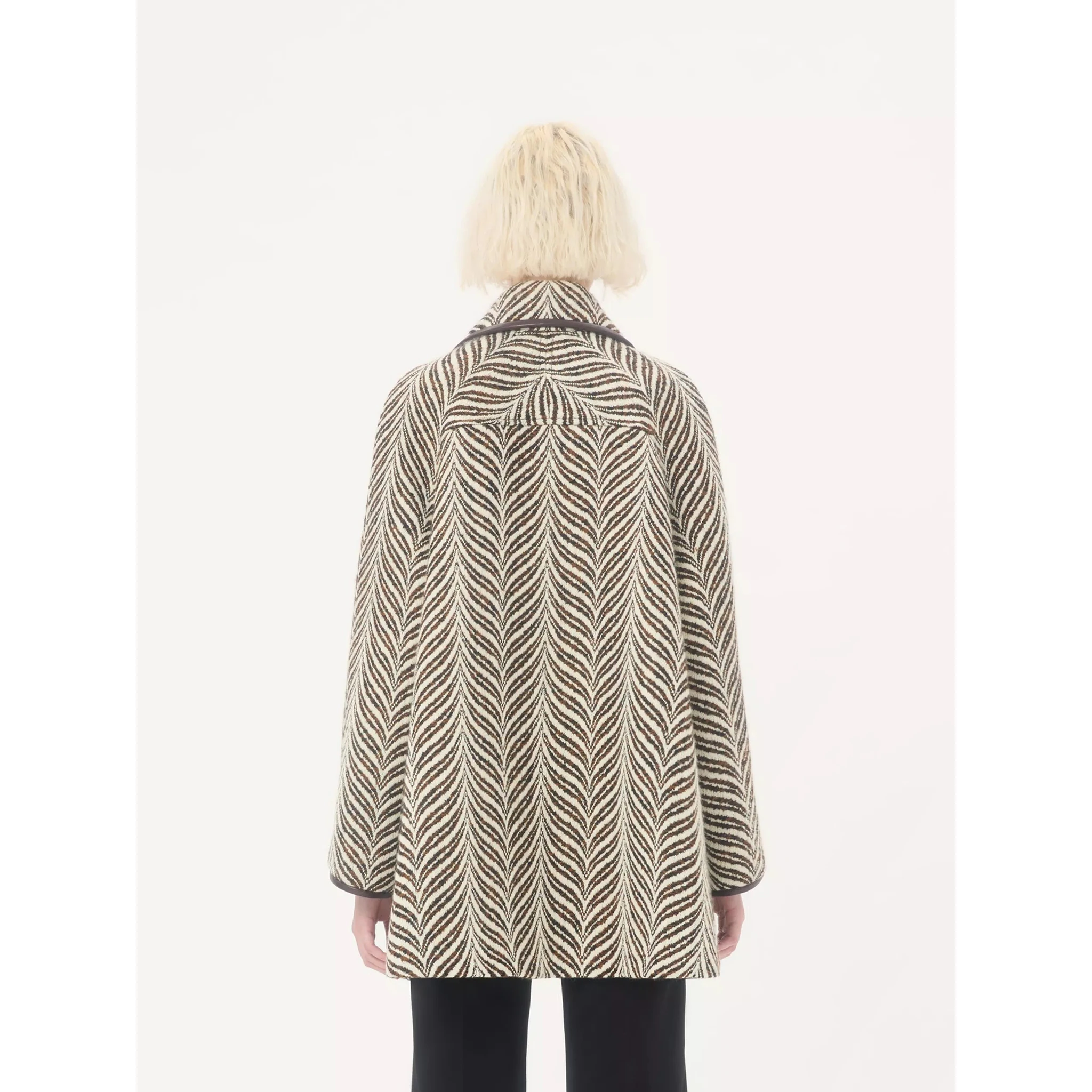 معطف فالنتينو